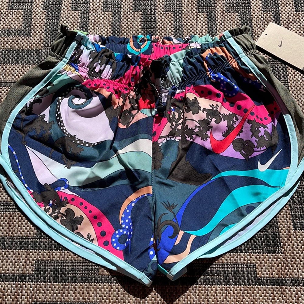 Bnwt Nike women’s running shorts